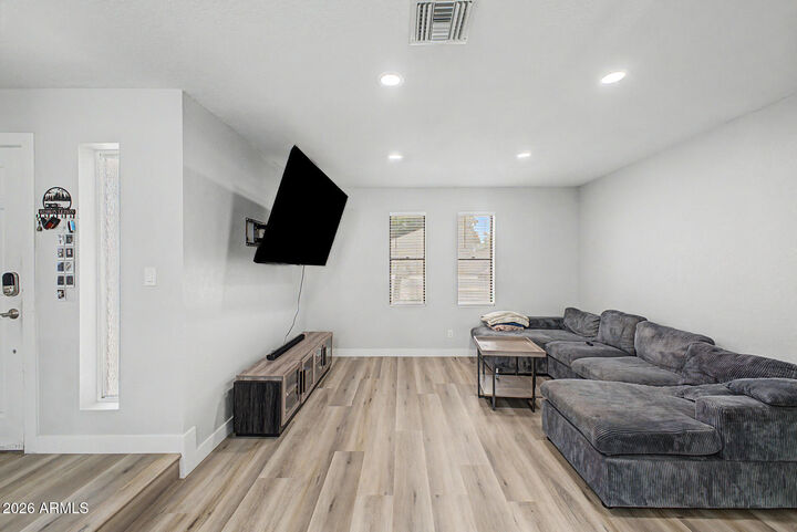 Property Photo:  1727 N Summer Circle  AZ 85203 