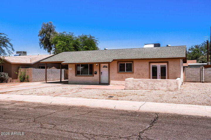 Property Photo: 1304 W 7th Place AZ 85281