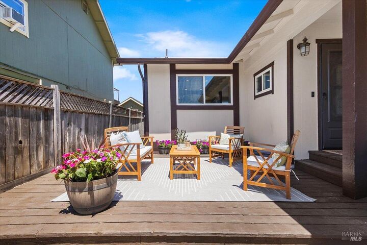 Property Photo: 1588 Gladstone Way CA 94928