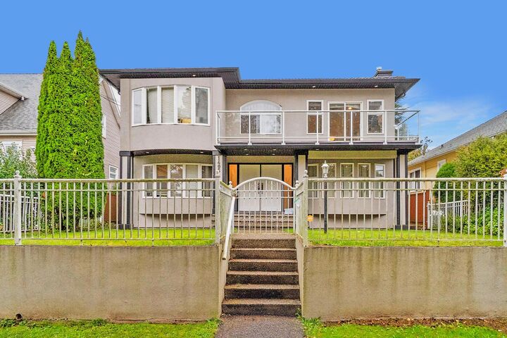 Property Photo: 1405 Edinburgh Street BC V3M 2W3