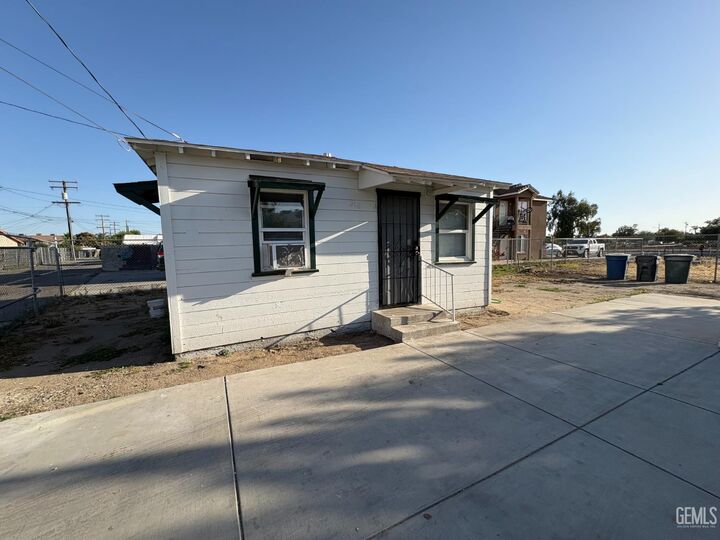 Property Photo:  316 Fremont Street  CA 93215 