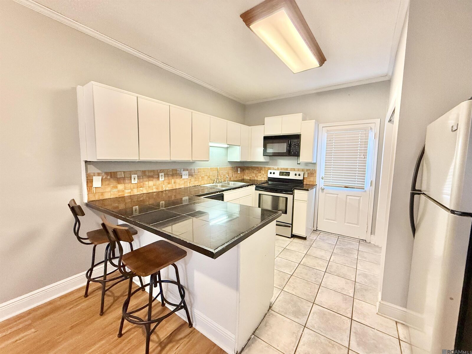 Property Photo:  5131 Buttercreek Ln #103  LA 70809 