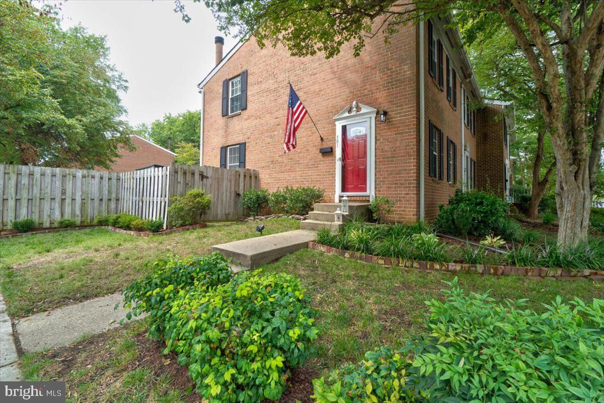 Property Photo:  501 S Henry Street  VA 22314 