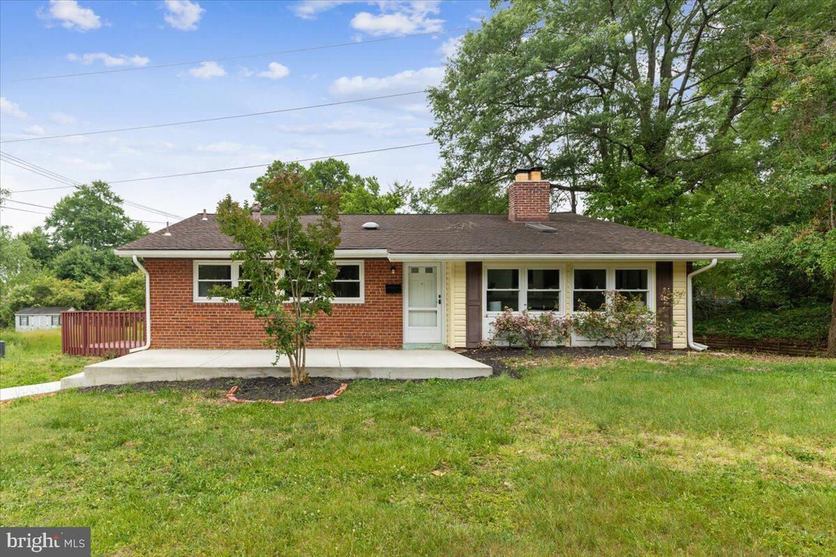 Property Photo: 4527 Roundhill Road VA 22310