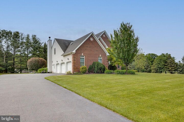 Property Photo: 2 Dellaira Court NJ 08562