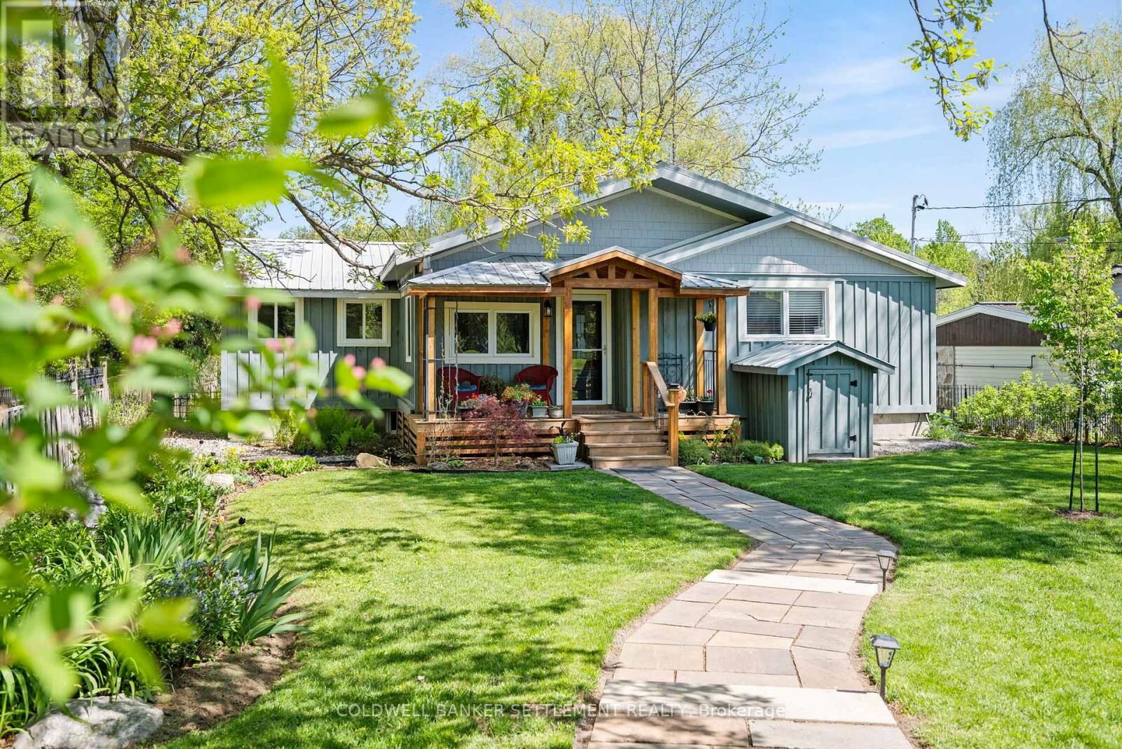 Property Photo:  137 Booth Drive  ON K7C 3P1 