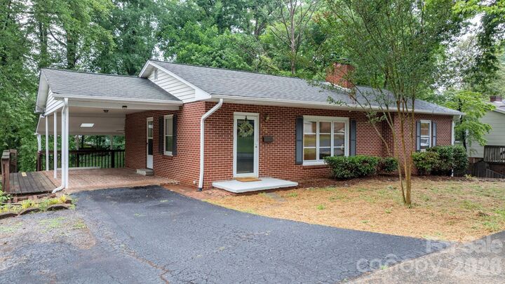 Property Photo:  102 Ann Street  NC 28655 