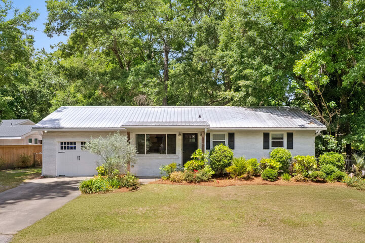 Property Photo:  3 Argonne Street  SC 29407 
