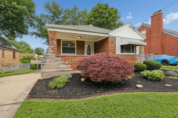 Property Photo: 2692 Breezy Way OH 45239