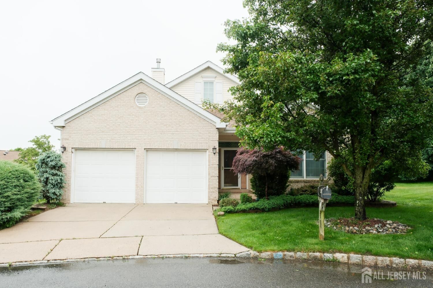 Property Photo:  40 Sherwood Drive  NJ 08831 