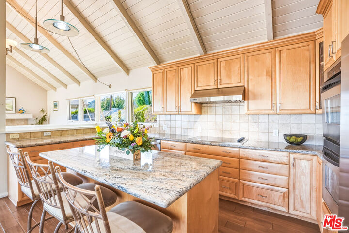 Property Photo: 2965 Seabreeze Dr CA 90265
