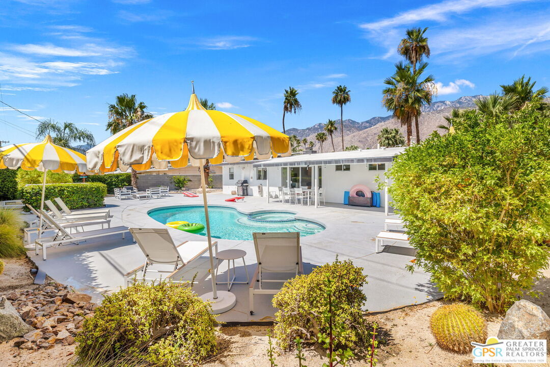 Property Photo:  242 NE Cerritos Dr  CA 92262 
