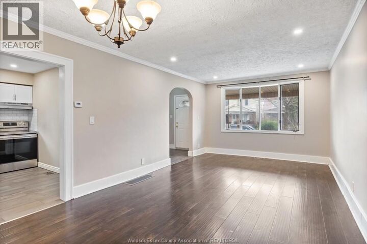 Property Photo:  835 Moy Avenue Main  ON N9A 2N7 