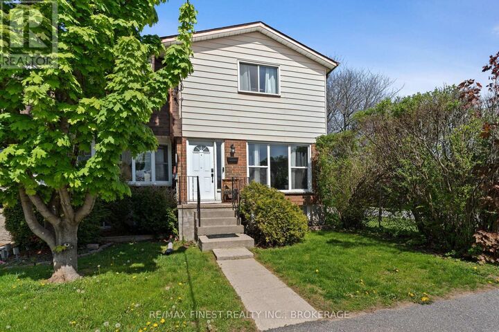 Property Photo:  30 Addington Street 24  ON K7N 1C5 