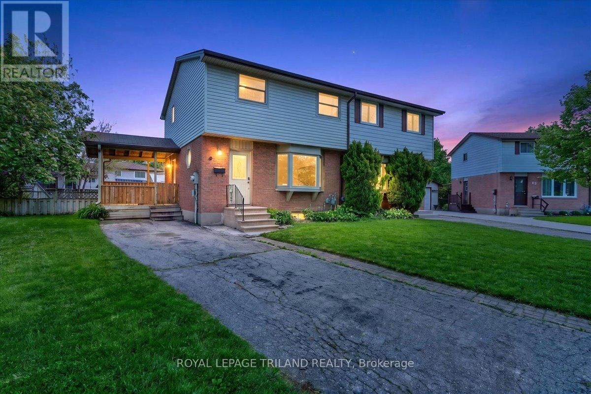 Property Photo:  9 Parcreek Place  ON N7G 3S1 