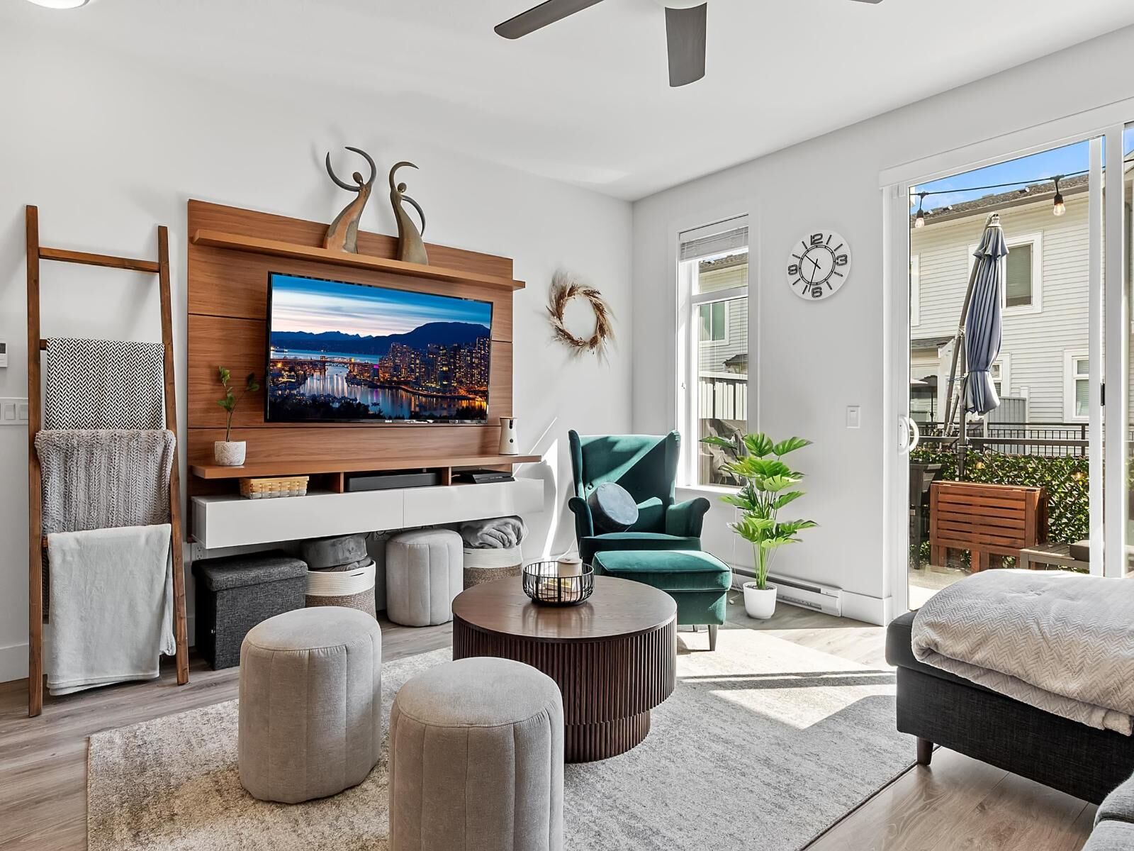 Property Photo: 9688 162A Street 6 BC V4N 6V3