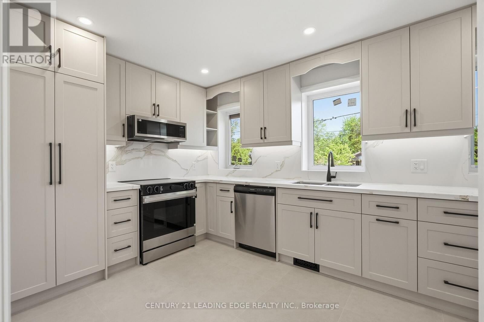 Property Photo:  141 Roebuck Drive Upper  ON M1K 2H9 