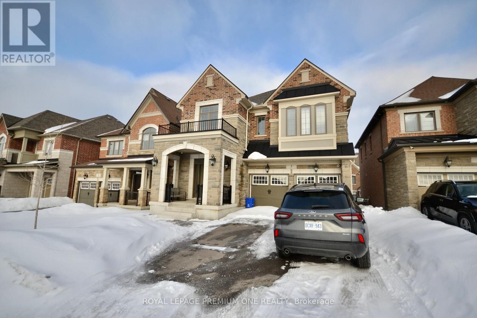 Property Photo: 5 Arctic Grail Road Lower ON L4H 4T3