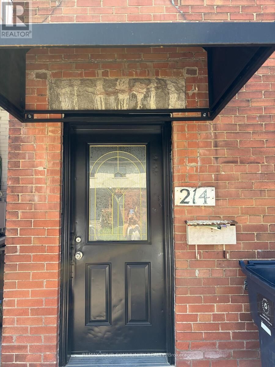 Property Photo: 214 Earlscourt Avenue ON M6E 4B1