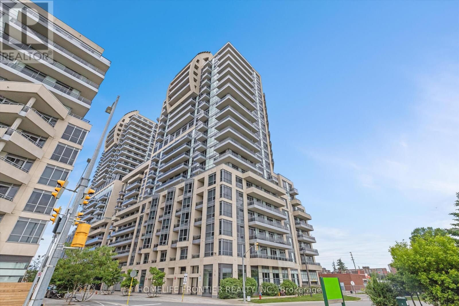Property Photo:  9205 Yonge Street Ne1015  ON L4C 6Z2 