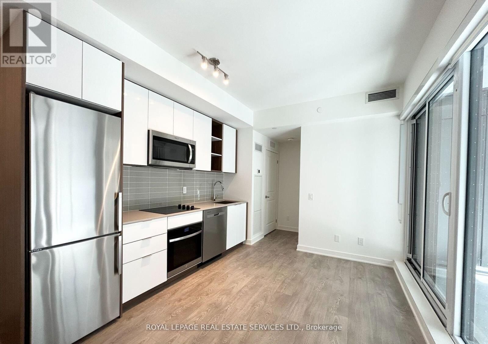 Property Photo: 543 Richmond Street West 425 ON M5V 0W9