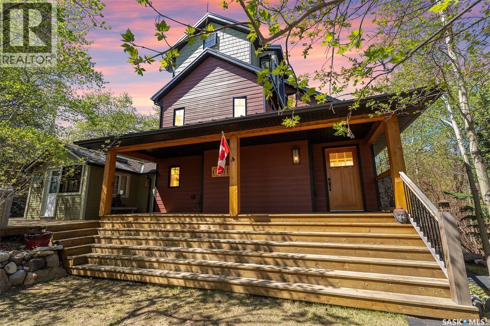 Property Photo:  115-117 Evenson Avenue  SK S0K 4T1 