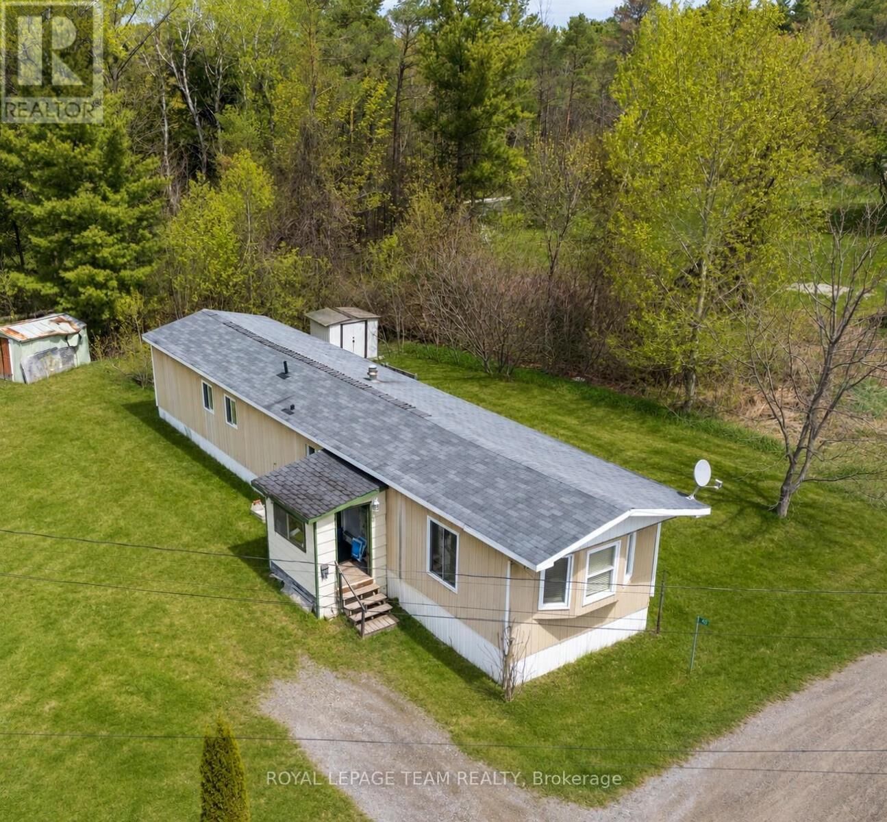 Property Photo: 40 Timothy Drive ON K7S 3L2