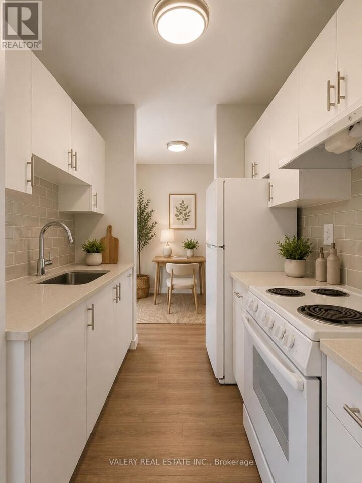 Property Photo:  11 Glenburn Avenue 304  ON M4B 2X1 