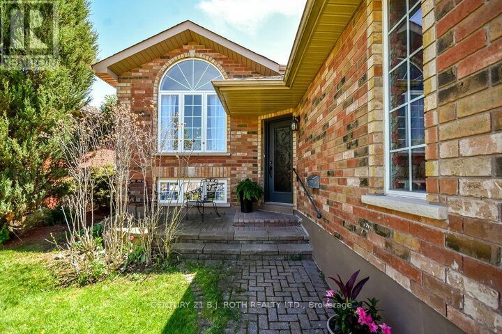 Property Photo:  53 Forest Dale Drive  ON L4M 6M9 