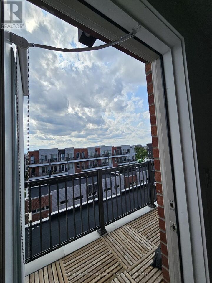 Property Photo:  36 William Duncan Road  ON M3K 0C5 