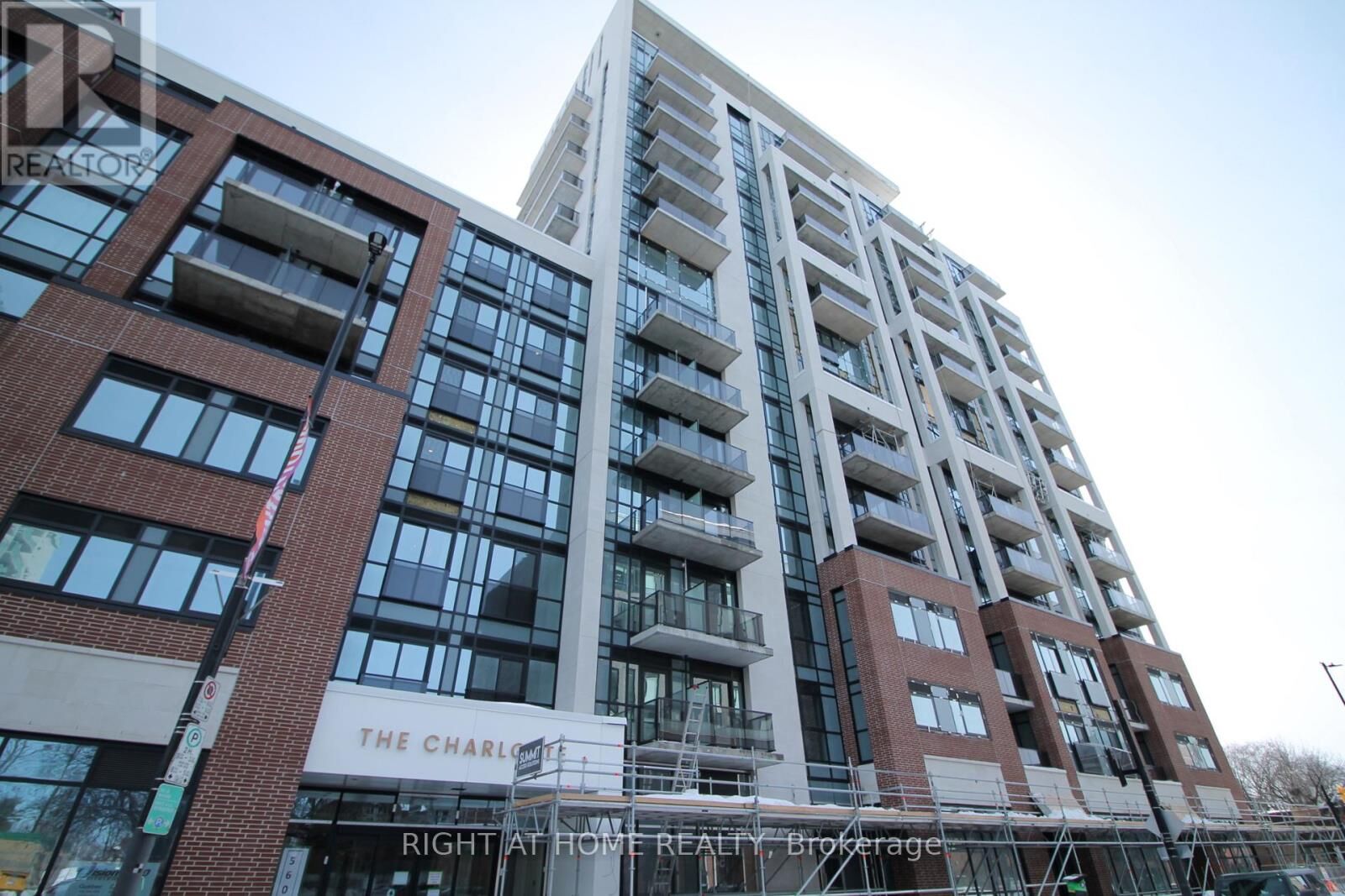 Property Photo:  560 Rideau Street 1006  ON K1N 5Z8 