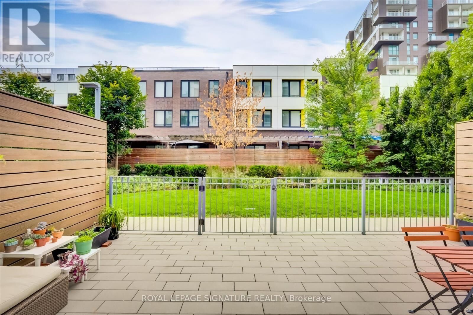 Property Photo:  38 Cameron Street Gv23  ON M5T 0C3 