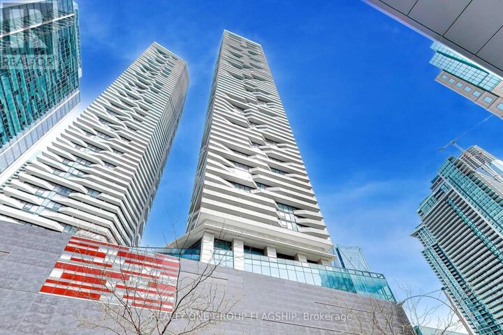 Property Photo: 88 Harbour Street 2107 ON M5J 0C3