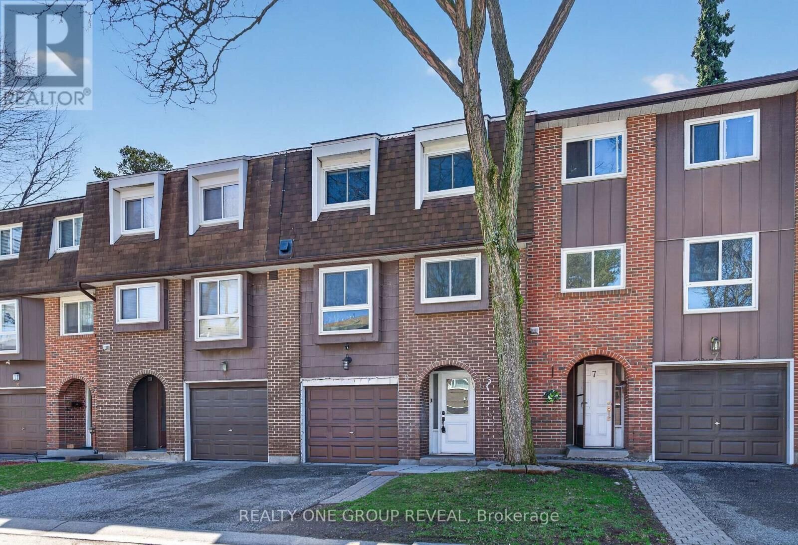 Property Photo:  443 Manse Road 9  ON M1E 3V7 