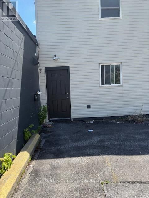 Property Photo:  19 Alberta Street 2  ON K8V 4P5 