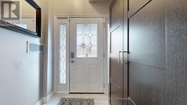 Property Photo:  64 Bronte Street South 8  ON L9T 1Y8 