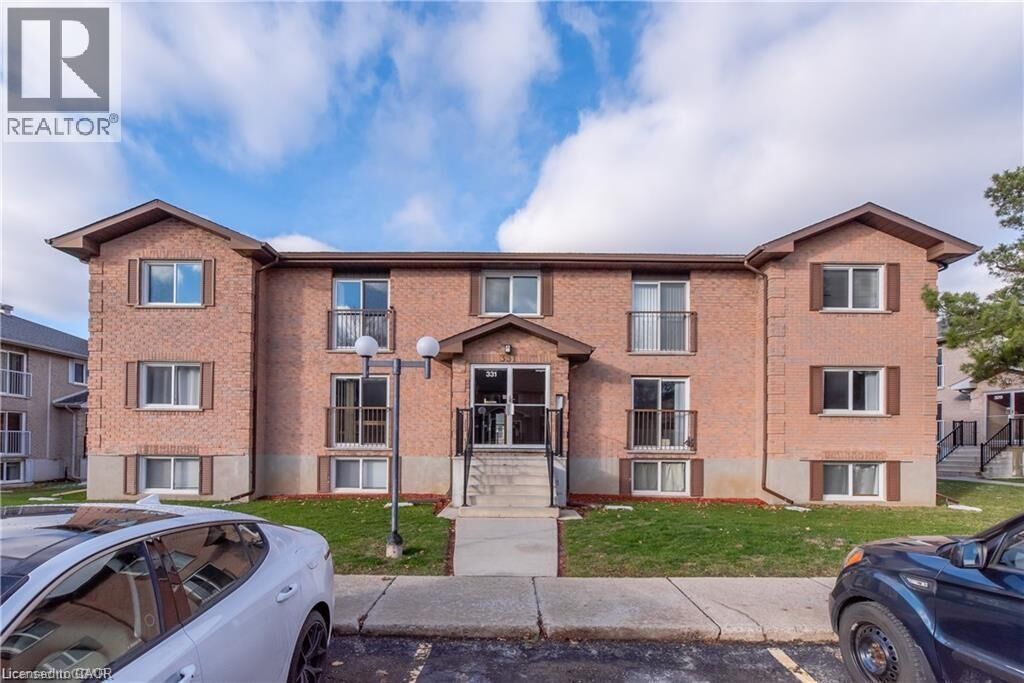 Property Photo: 331 Northlake Drive 8 ON N2V 1Z1