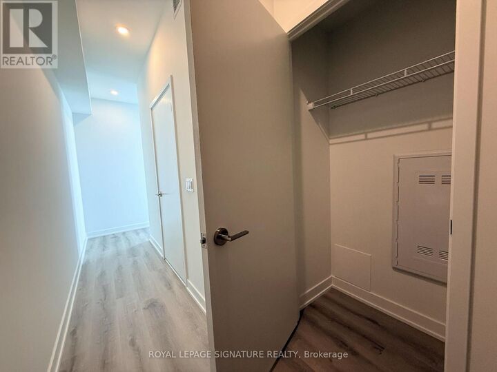 Property Photo:  1 Fairview Road East 1911  ON L5A 4C6 