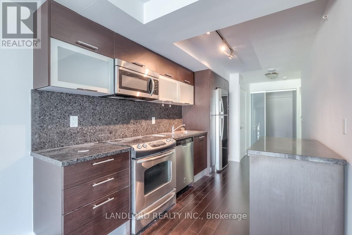Property Photo:  386 Yonge Street 1816  ON M5B 0A5 