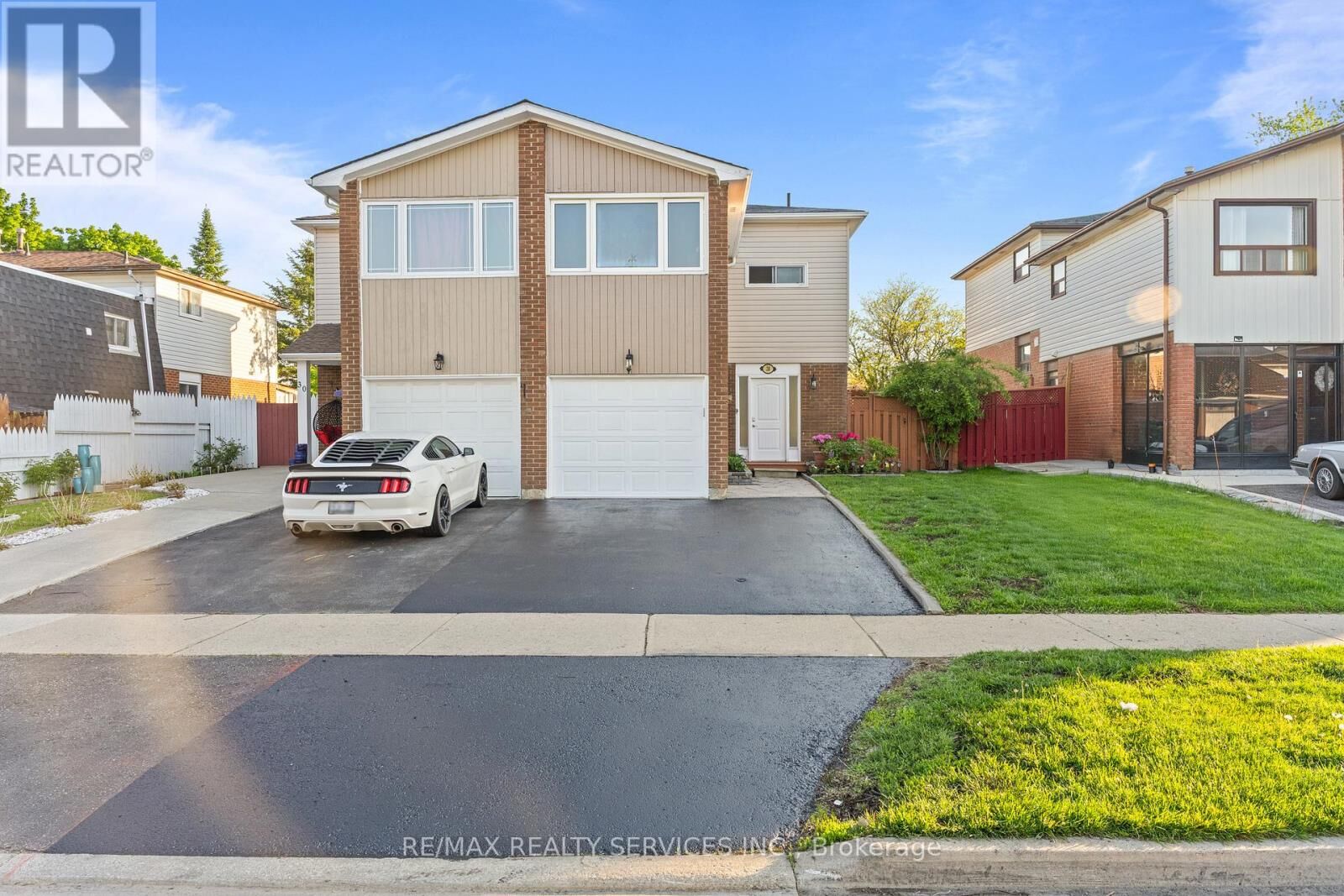 Property Photo:  28 Kingswood Drive  ON L6V 2T6 