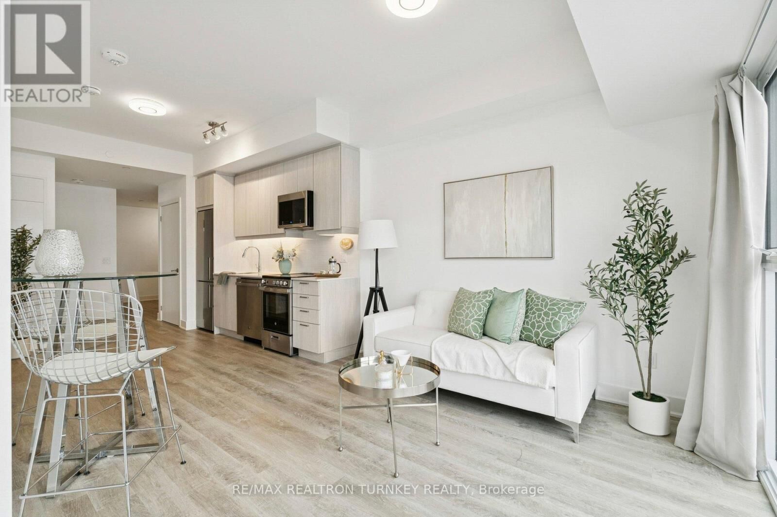 Property Photo:  185 Deerfield Road 018  ON L3Y 0G7 