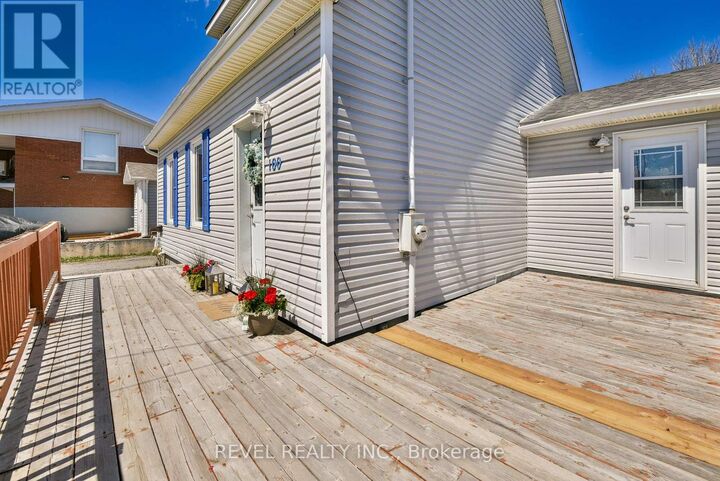Property Photo:  100 Cecil Avenue  ON P0N 1H0 