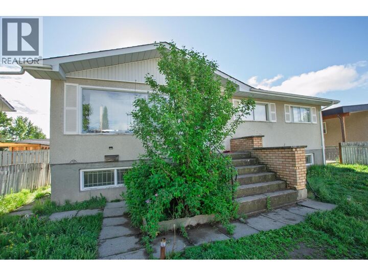 2110 Oak Street — photo 1