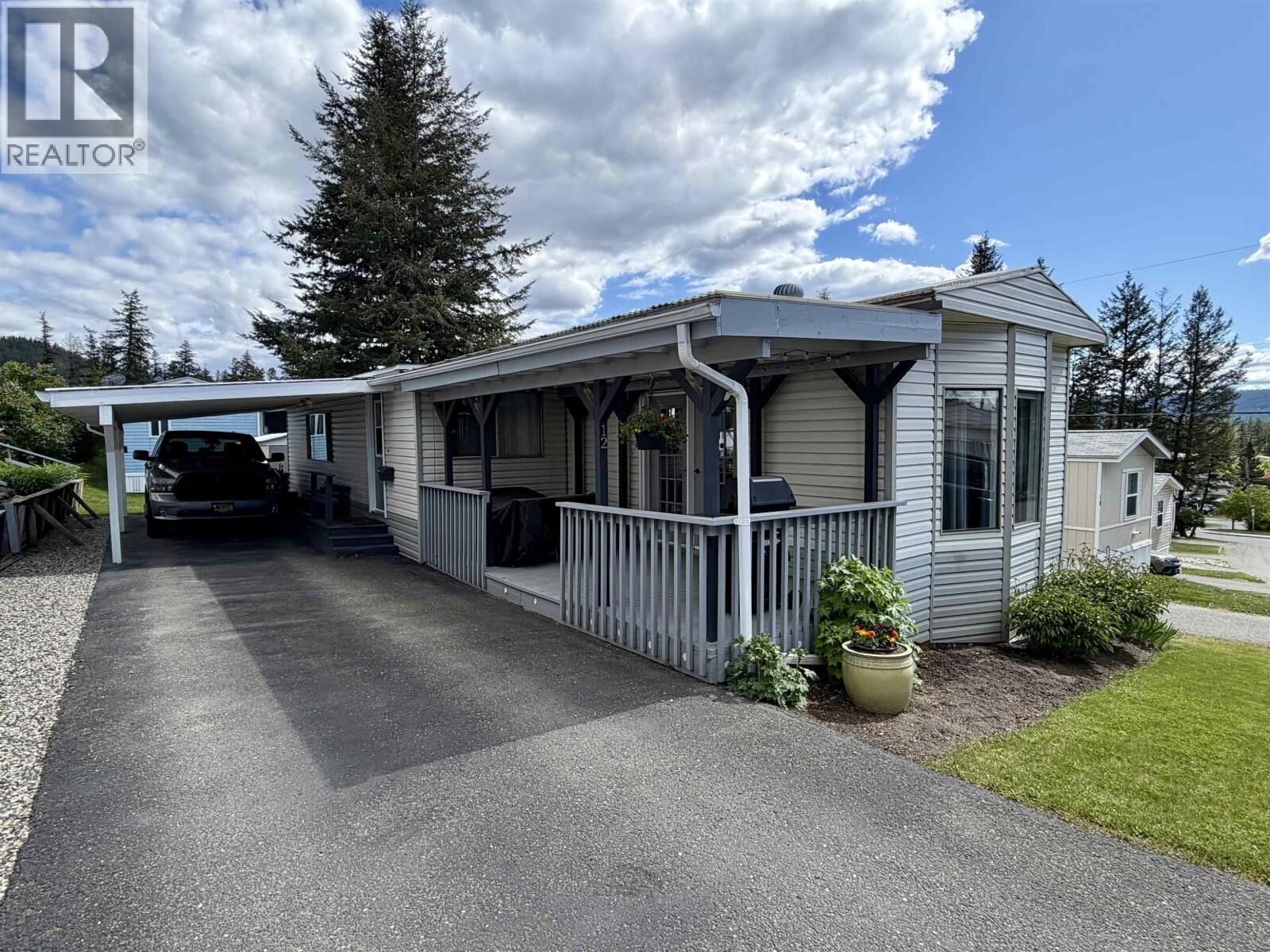 Property Photo:  770 Eleventh Avenue 12  BC V2G 2M4 