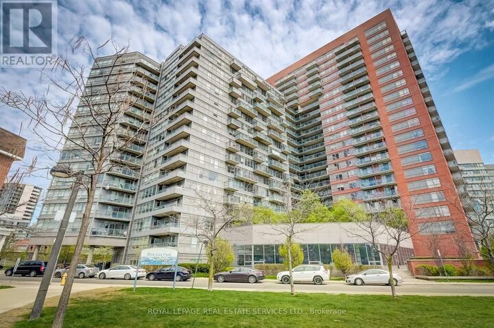Property Photo:  38 Joe Shuster Way 1318  ON M6K 0A5 