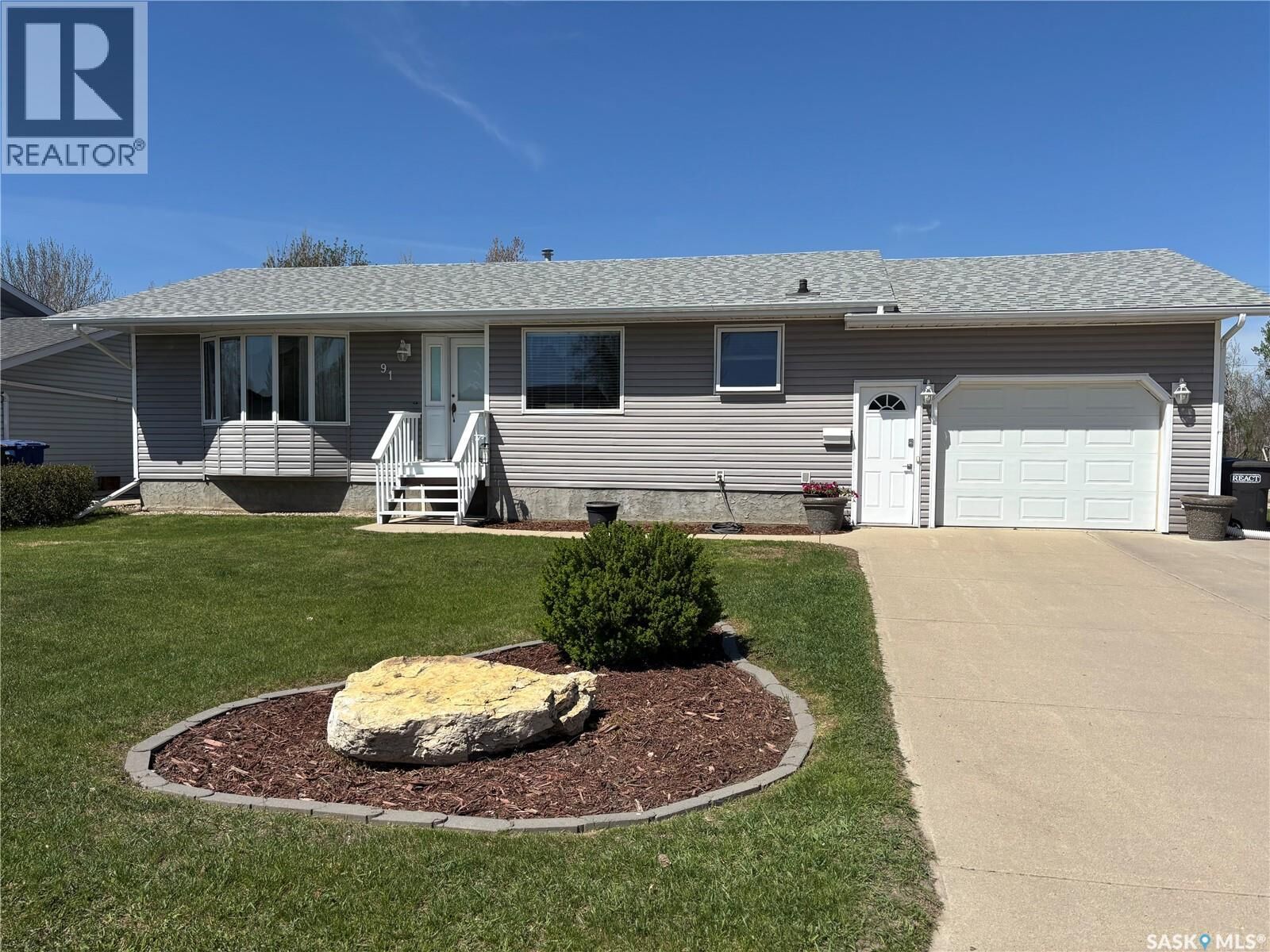 Property Photo:  91 2nd Avenue  SK S0K 2A0 
