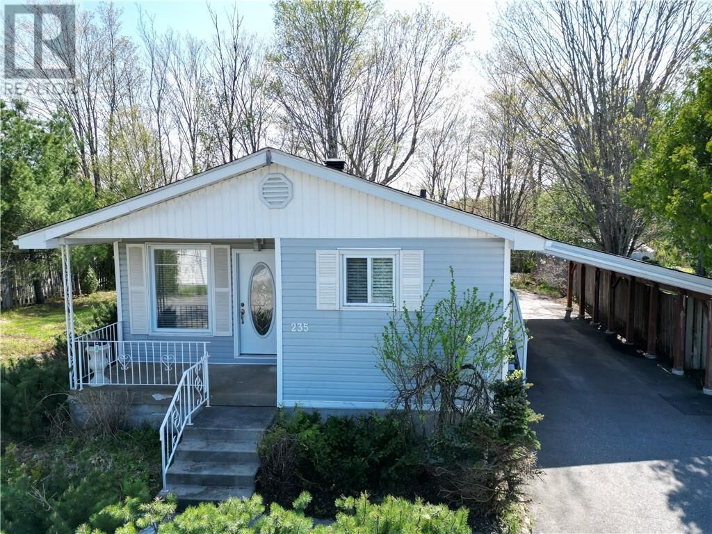 Property Photo:  235 Mississauga Avenue  ON P5A 1E3 