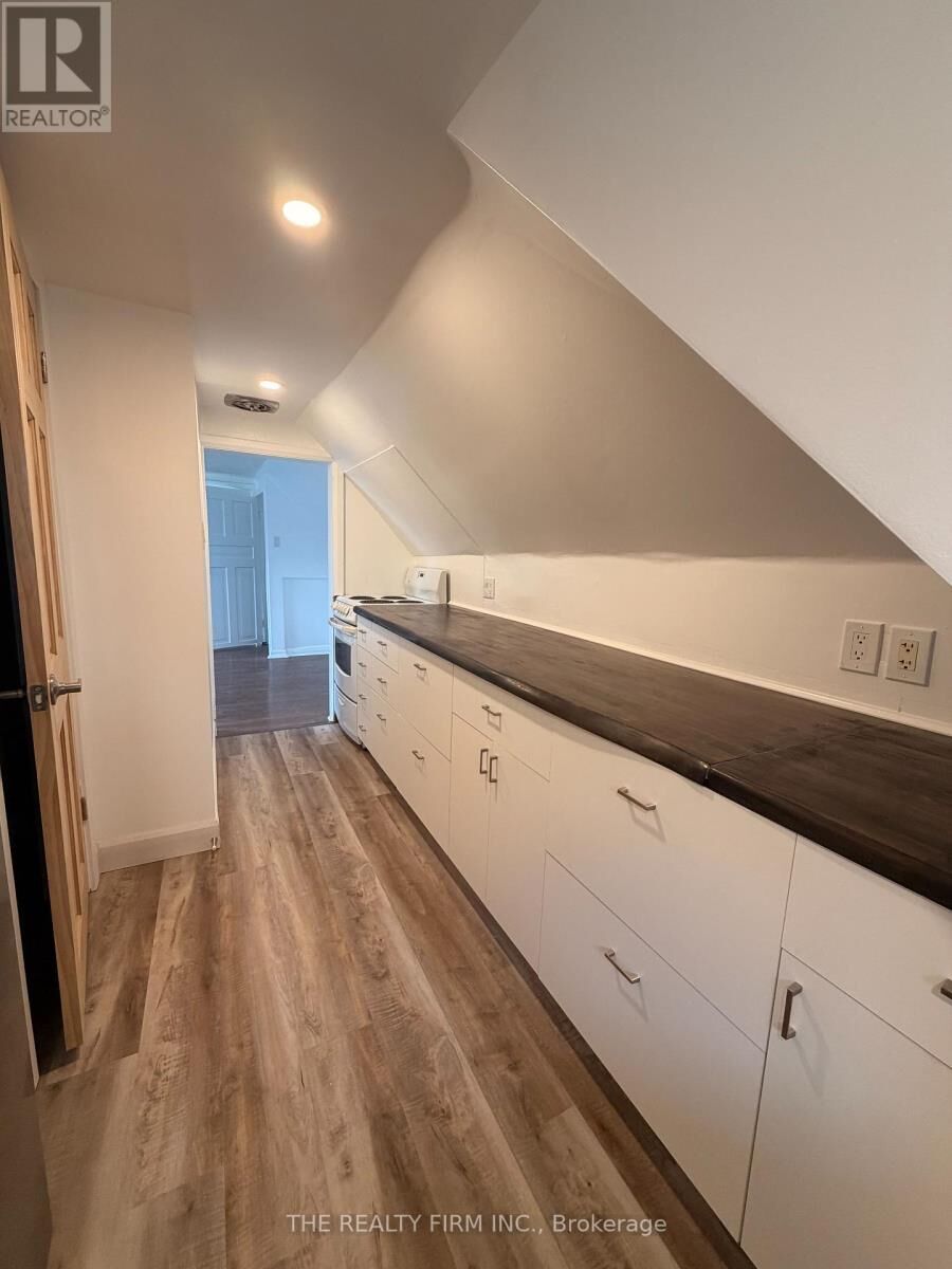 Property Photo:  25 Glenwood Avenue Upper  ON N5Z 2P7 