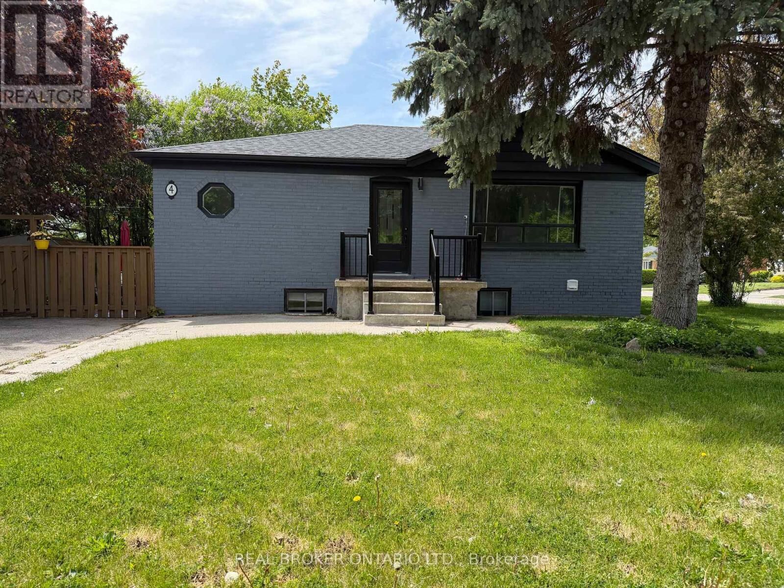 Property Photo:  4 Keats Avenue Main  ON L7G 1T4 