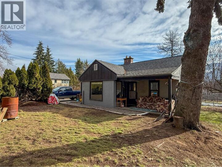 Photo de la propriété:  2533 Columbia Avenue  BC V1N 2X4 